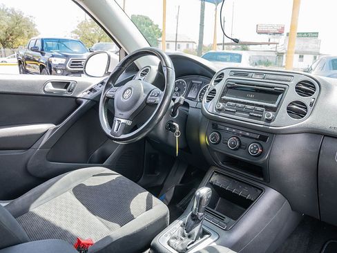 Used 2013 Volkswagen Tiguan S image 18