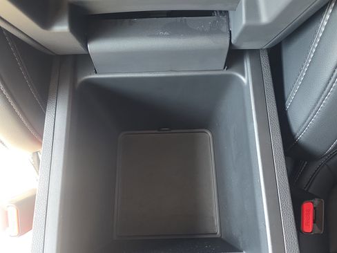 Used 2025 Honda Pilot Touring image 29