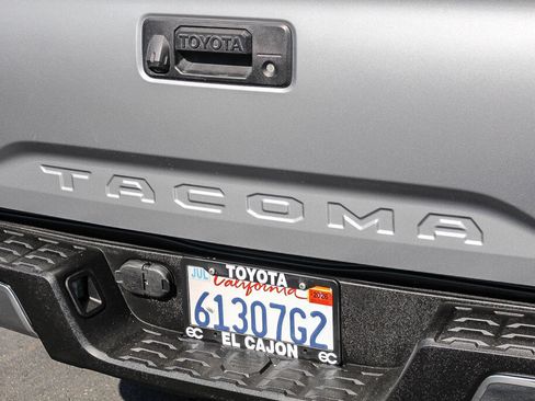Used 2017 Toyota Tacoma TRD Off-Road w/ Tow Package AWD/4WD image 27