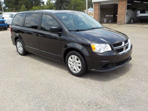 Used 2018 Dodge Grand Caravan SE w/ UConnect Hands-Free Group FWD image 7