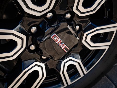 Used 2023 GMC Sierra 2500 AT4 w/ Gooseneck/5TH Wheel Package image 8