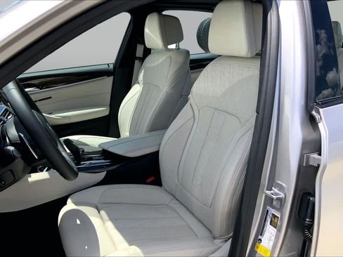 Used 2019 BMW 540i w/ M Sport Package RWD image 7