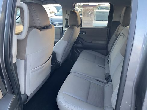 Used 2022 Nissan Frontier SV image 18
