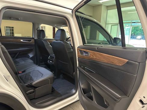 Used 2024 Volkswagen Atlas SE w/ Black Wheel Package AWD/4WD image 26