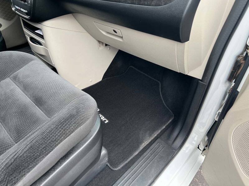Used 2017 Dodge Grand Caravan SE w/ Power Window Group FWD image 27