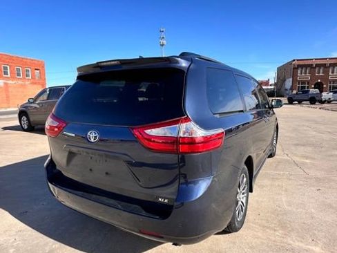 Used 2019 Toyota Sienna XLE w/ XLE Navigation Package image 6