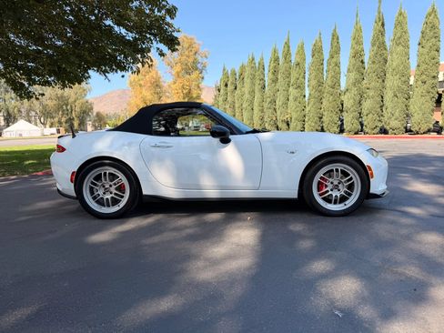 Used 2017 MAZDA MX-5 Miata Club w/ Brembo/BBS Package RWD image 4