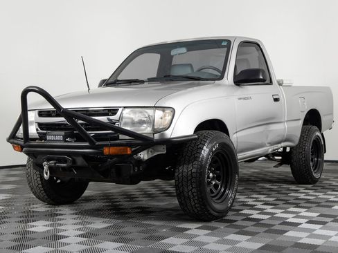 Used 2000 Toyota Tacoma 2WD Regular Cab image 2