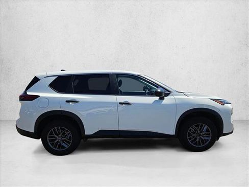Used 2024 Nissan Rogue S FWD image 4