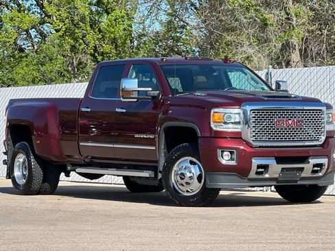 Used 2017 GMC Sierra 3500 Denali w/ Duramax Plus Package AWD/4WD image 2