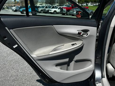 Used 2011 Toyota Corolla LE image 28