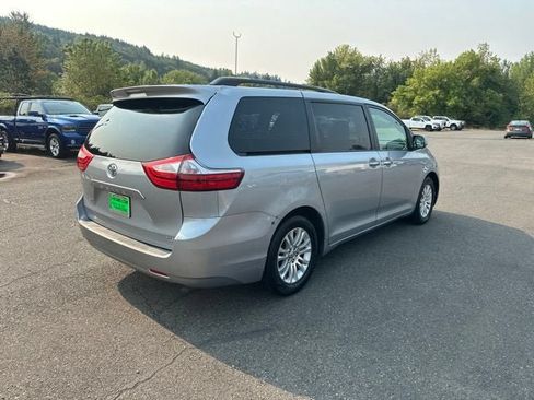 Used 2016 Toyota Sienna XLE FWD image 8