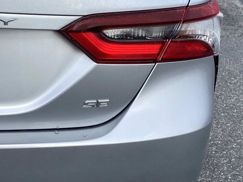 Used 2023 Toyota Camry SE image 5