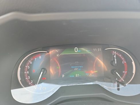 Used 2025 Toyota RAV4 XLE FWD image 18