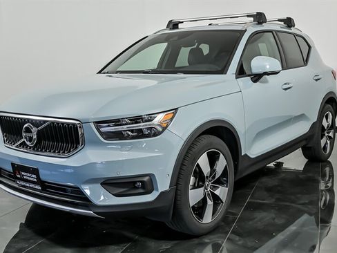 Used 2019 Volvo XC40 T4 Momentum FWD image 5