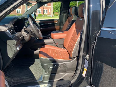 Used 2023 GMC Yukon Denali Ultimate AWD/4WD image 12