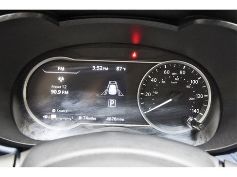 Used 2025 Nissan Versa SV w/ Trunk Package image 13