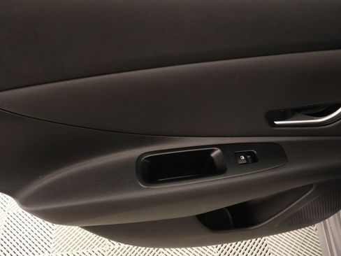 Certified 2025 Hyundai Elantra Limited FWD image 18