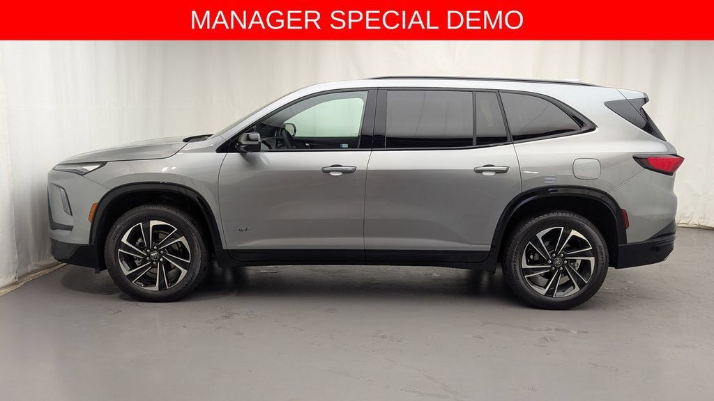 Used 2026 Buick Enclave Sport Touring w/ Power Package AWD/4WD image 10