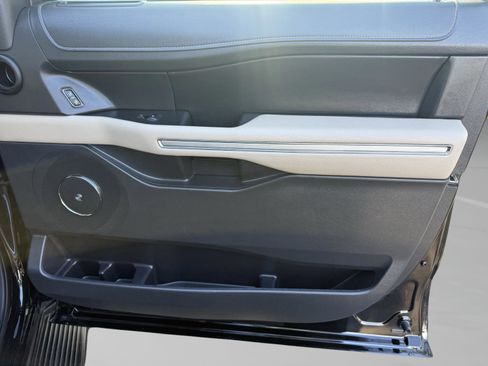 Used 2024 Ford Expedition Max Limited image 40