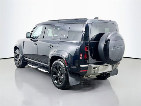 Used 2023 Land Rover Defender 110 X-Dynamic SE image 7