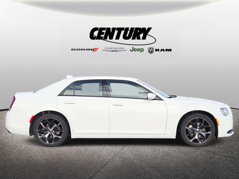 Used 2023 Chrysler 300 S image 2