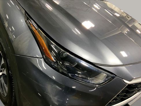 Used 2023 Toyota Highlander XLE AWD/4WD image 28