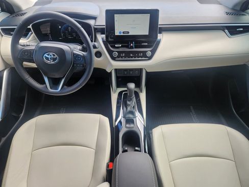 Used 2024 Toyota Corolla Cross XLE w/ Convenience Package AWD/4WD image 27