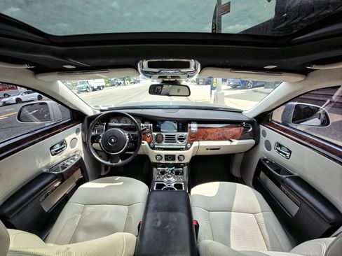 Used 2012 Rolls-Royce Ghost RWD image 16