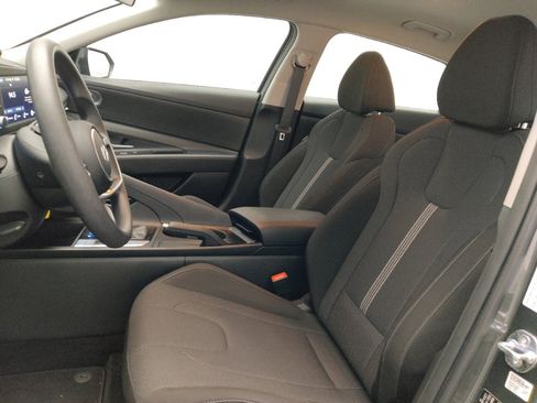 Used 2025 Hyundai Elantra SE FWD image 17