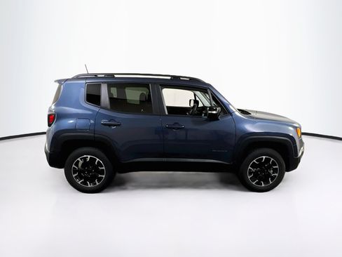 Used 2023 Jeep Renegade Latitude w/ Sun/Sound Group AWD/4WD image 4