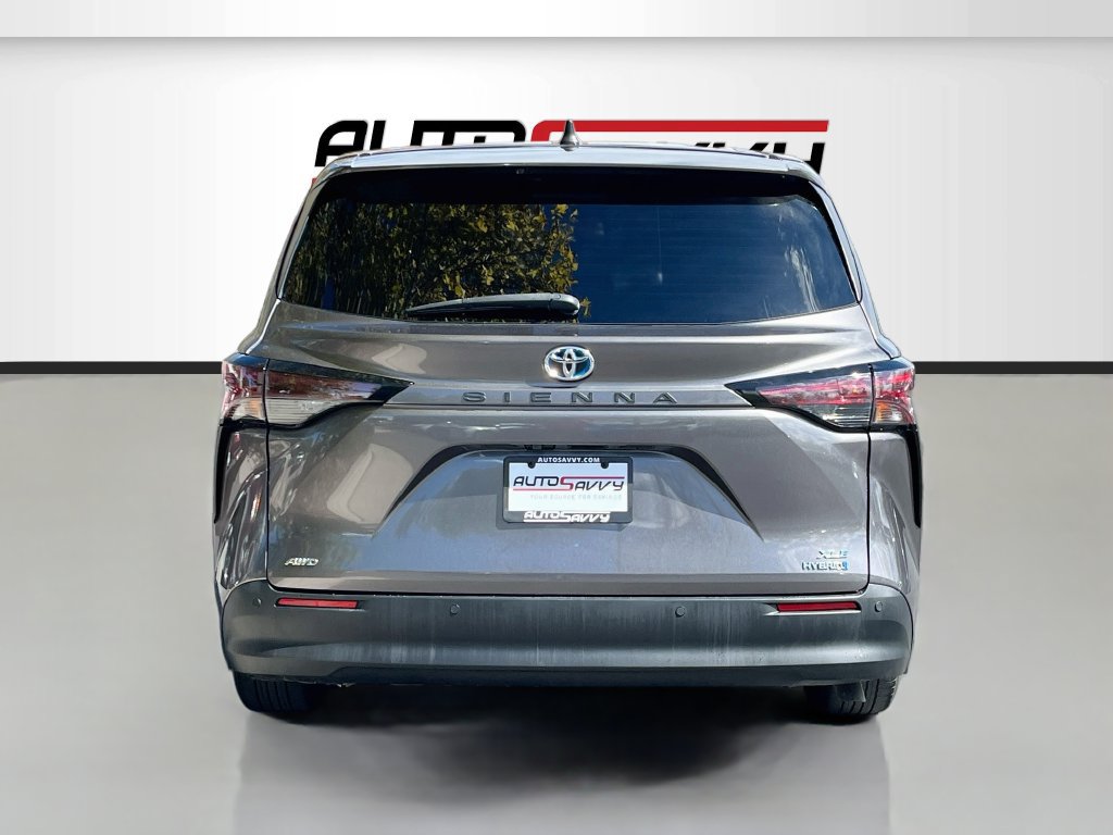 Used 2023 Toyota Sienna XLE AWD/4WD image 6