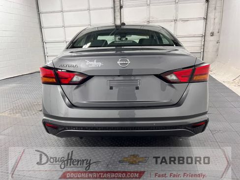 Used 2025 Nissan Altima 2.5 SV FWD image 7