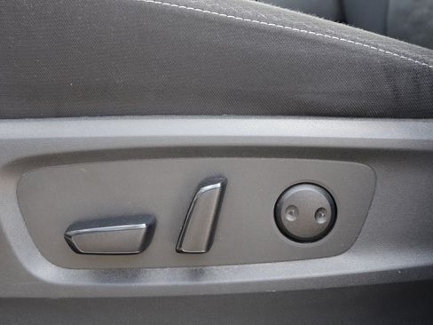 Used 2024 Nissan Pathfinder SV FWD image 17