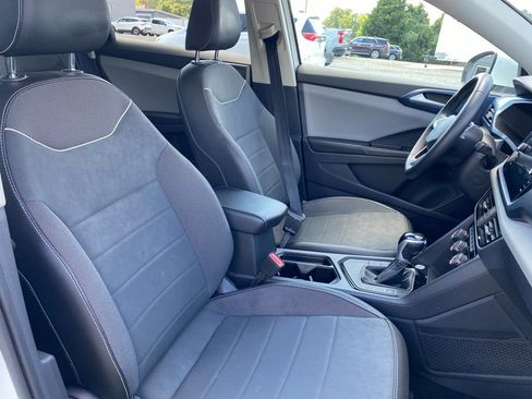 Used 2023 Volkswagen Taos SE image 22