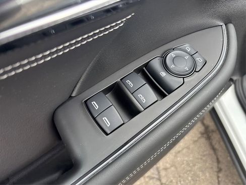 Used 2023 Buick Envision Preferred AWD/4WD image 35