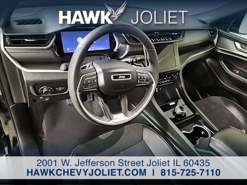 Used 2025 Jeep Grand Cherokee Altitude AWD/4WD image 13