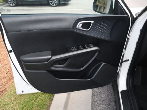 Used 2021 Kia Soul S FWD image 9