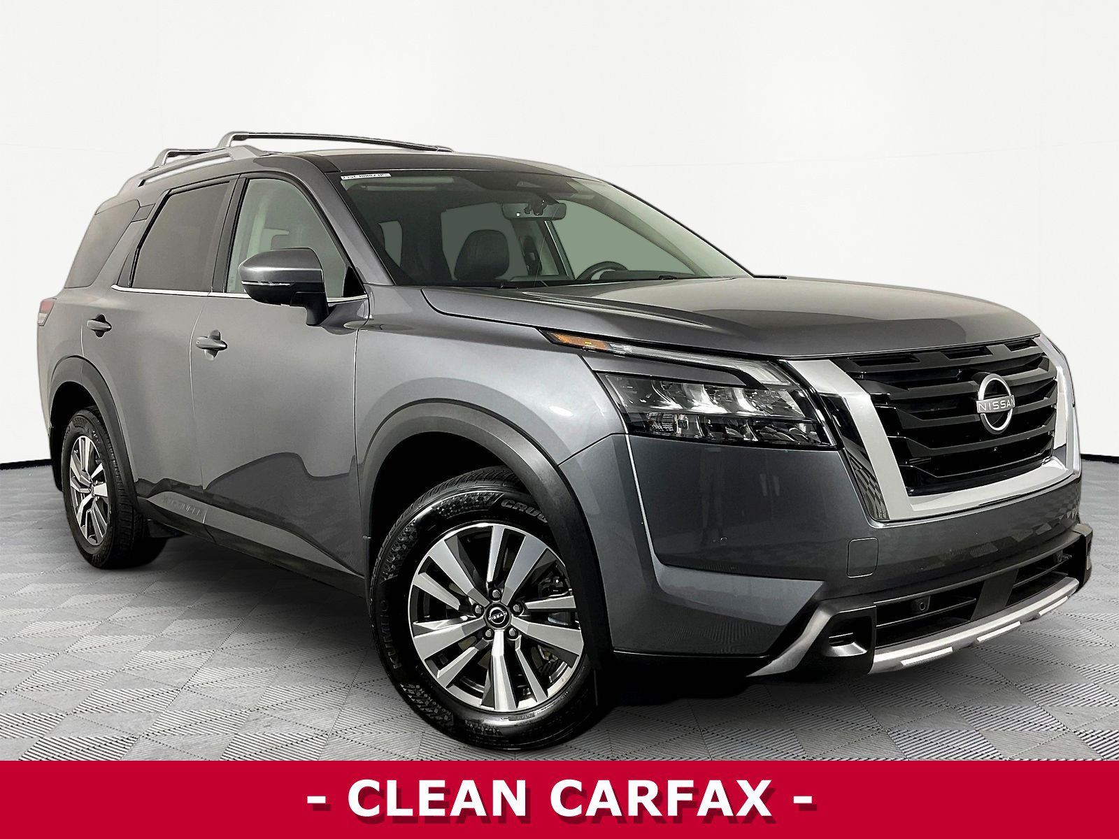 Certified 2025 Nissan Pathfinder SL FWD image 3