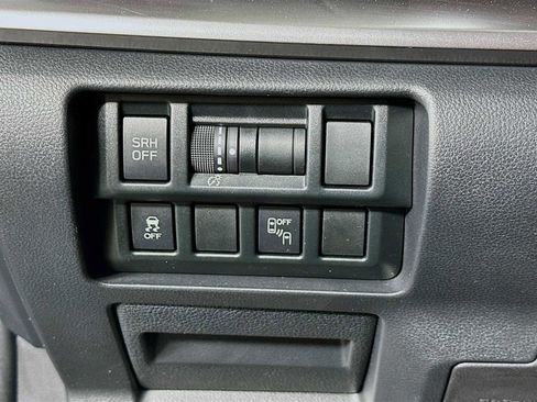 Used 2018 Subaru Crosstrek 2.0i Limited image 10