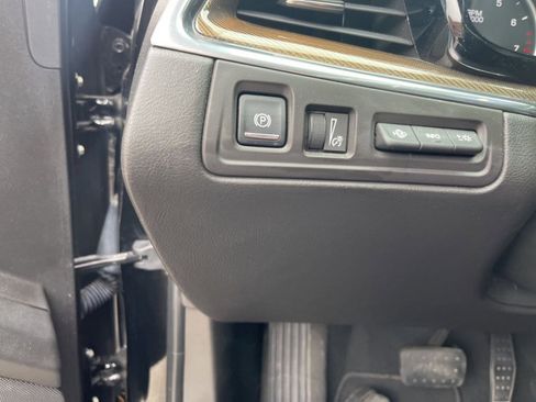 Used 2017 Cadillac XT5 Platinum w/ Driver Assist Package image 11