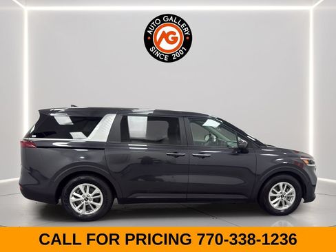Used 2023 Kia Carnival LX FWD image 8