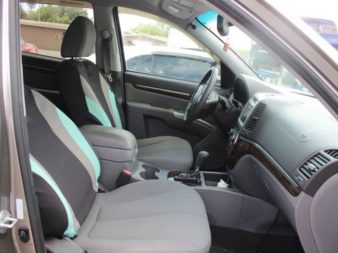 Used 2012 Hyundai Santa Fe GLS FWD image 11