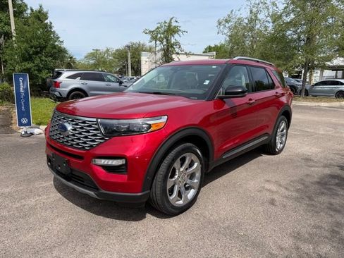 Used 2020 Ford Explorer Platinum w/ Premium Technology Package AWD/4WD image 3