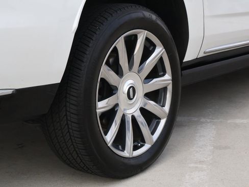 Used 2022 Cadillac Escalade ESV Premium Luxury Platinum image 12