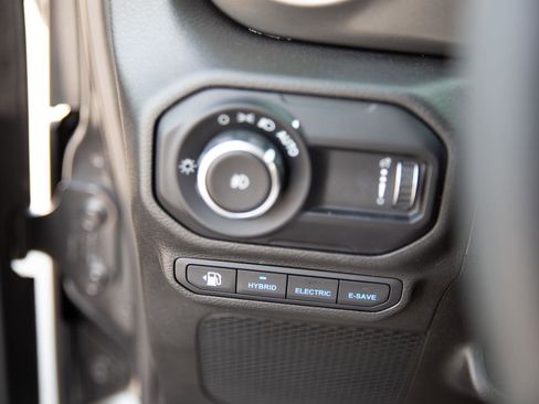 Used 2023 Jeep Wrangler Unlimited w/ Cold Weather Group AWD/4WD image 18