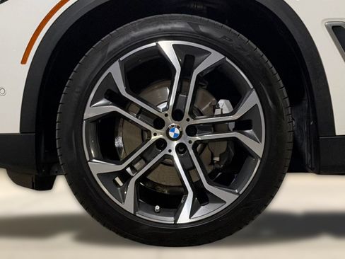 Used 2023 BMW X5 xDrive40i w/ Premium Package AWD/4WD image 12