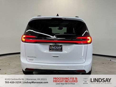 New 2026 Chrysler Pacifica Pinnacle w/ Trailer Tow Group AWD/4WD image 5