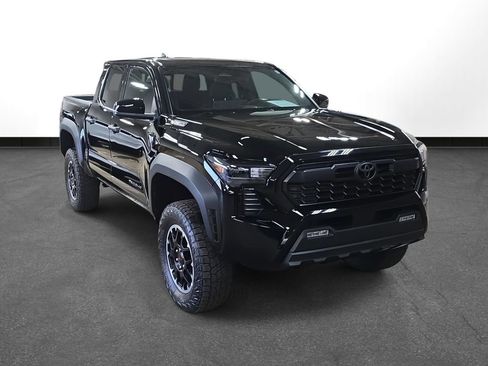 Used 2025 Toyota Tacoma TRD Off-Road w/ TRD Off Road Premium Package AWD/4WD image 3