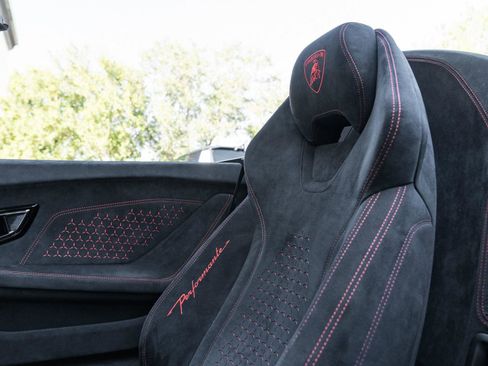 Used 2018 Lamborghini Huracan Performante image 19